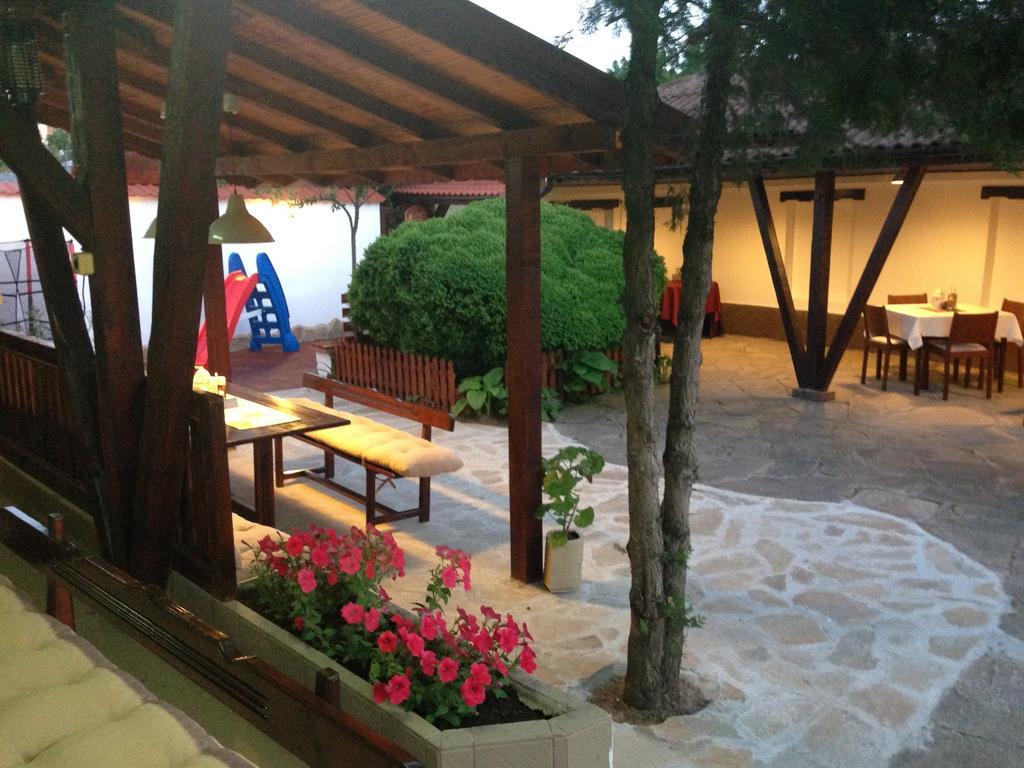 Family Hotel Accent Razgrad Exterior photo