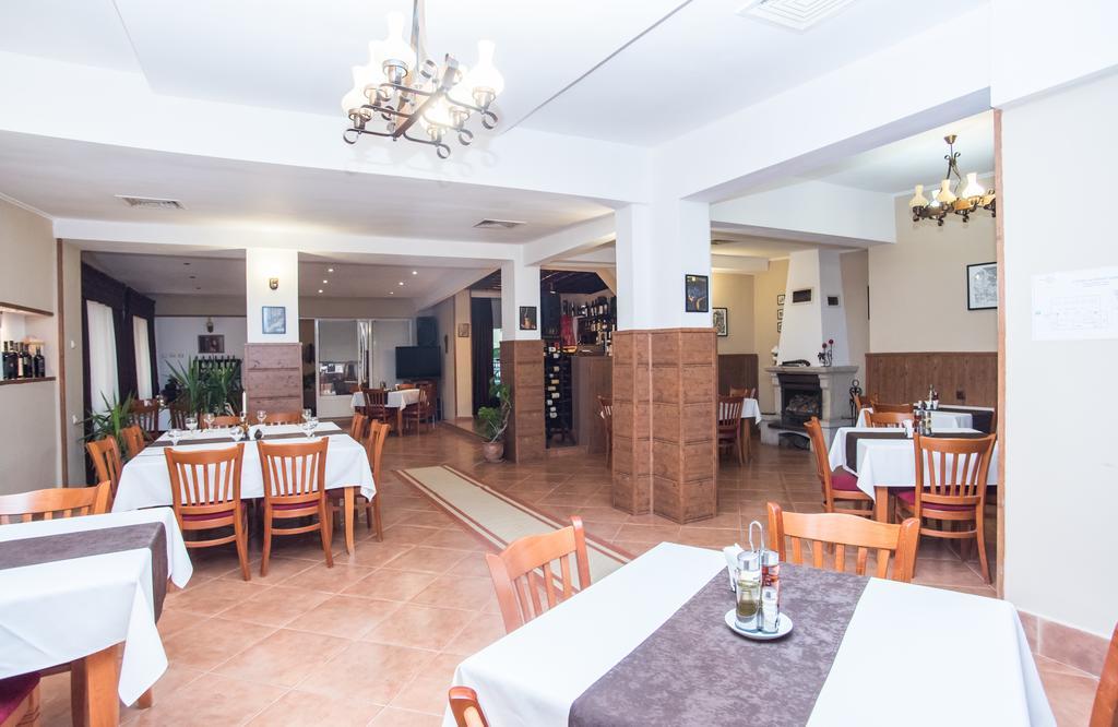 Family Hotel Accent Razgrad Exterior photo